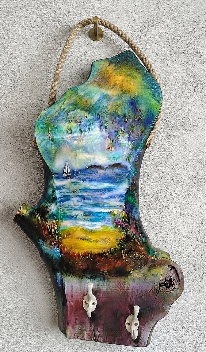 Wieszak/dekor ścienny „Shallow” w stylu rustykalnym – Rękodzieło Mixed Media (56 cm)