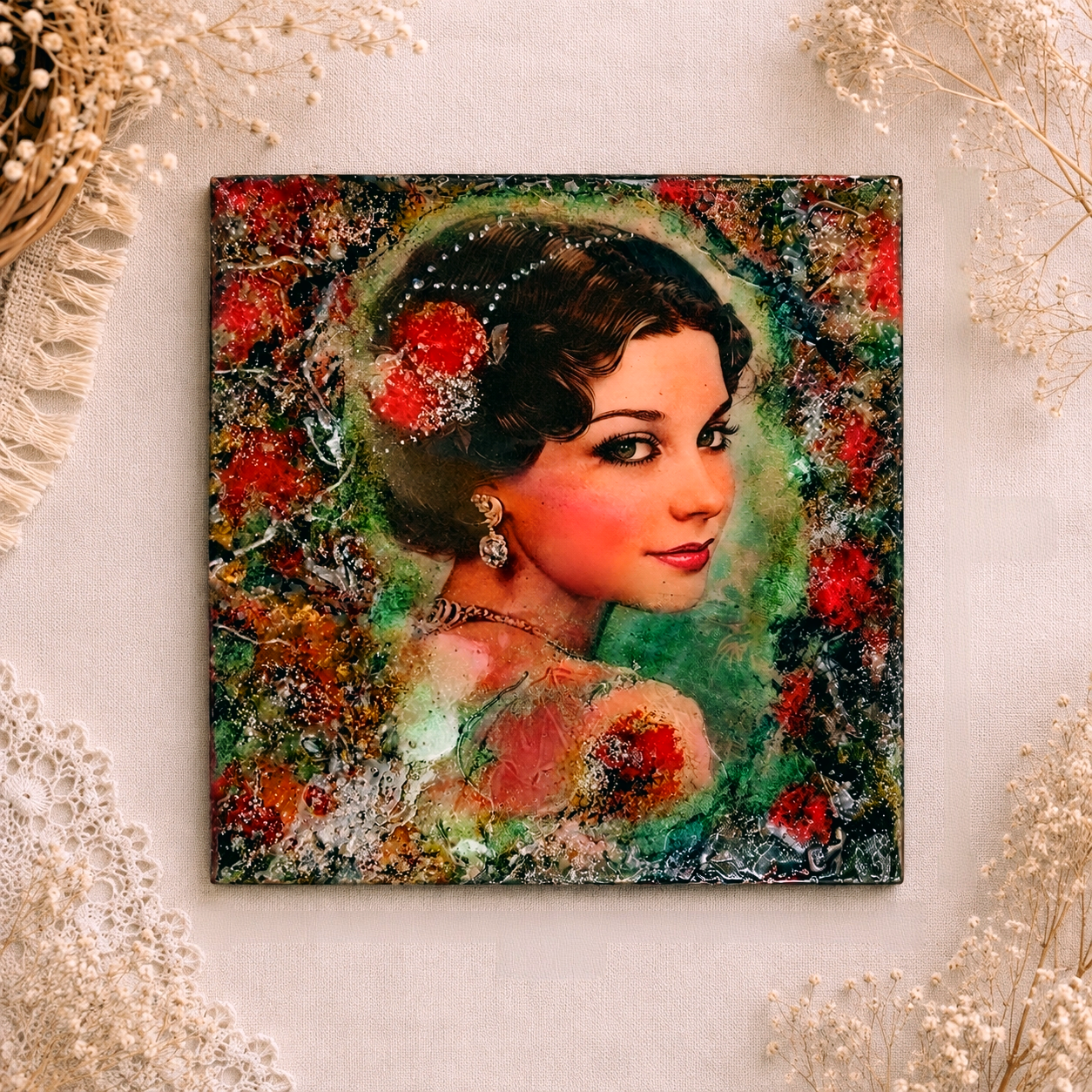 Kafel ozdobny z żywicą i złoceniami  Różany ogród (15x15 cm)